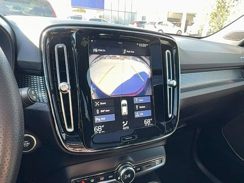 Used 2019 Volvo XC40 T5 R-Design image 22