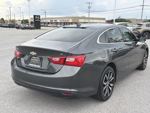 Used 2017 Chevrolet Malibu LT FWD image 4