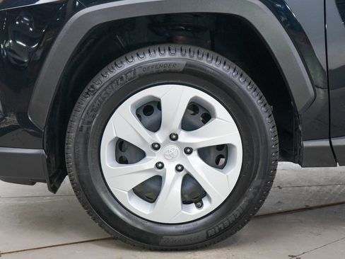 Used 2019 Toyota RAV4 LE AWD/4WD image 27