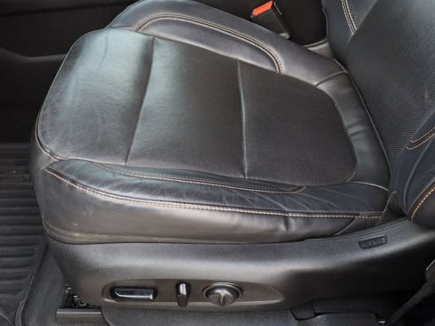 Used 2020 Chevrolet Traverse Premier FWD image 21
