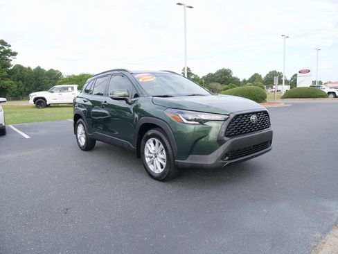 Used 2024 Toyota Corolla Cross LE image 10