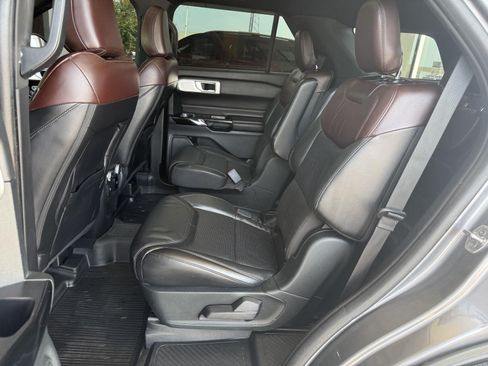 Used 2021 Ford Explorer Platinum AWD/4WD image 12