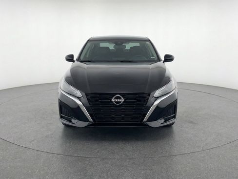 Used 2025 Nissan Altima 2.5 SV FWD image 2