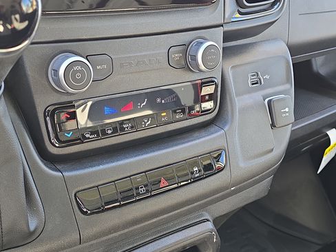 Used 2025 RAM ProMaster 2500 w/ Convenience Group image 21