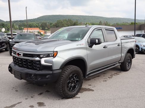 Used 2023 Chevrolet Silverado 1500 ZR2 w/ ZR2 Bison Edition AWD/4WD image 9