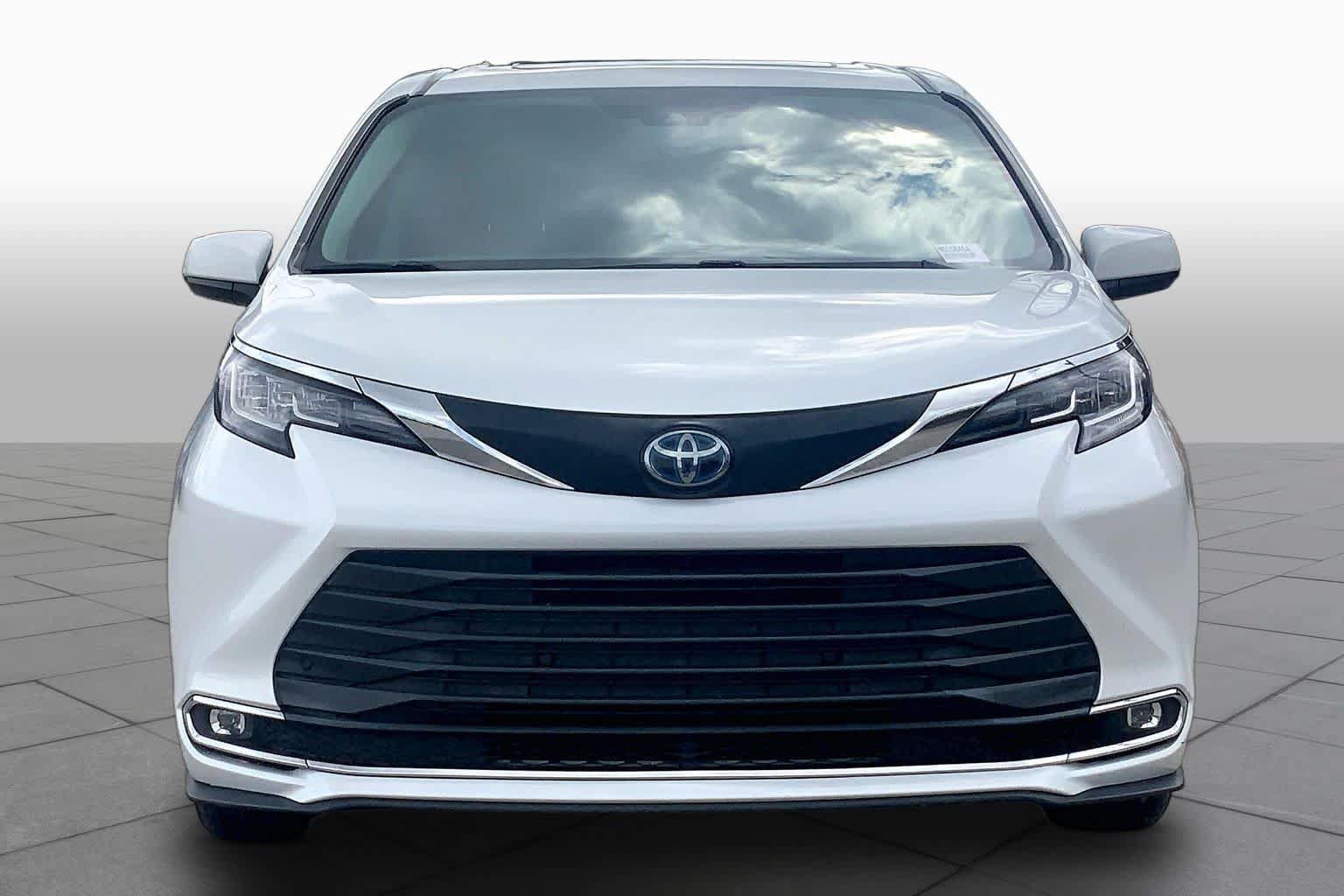 Used 2022 Toyota Sienna XLE FWD image 4