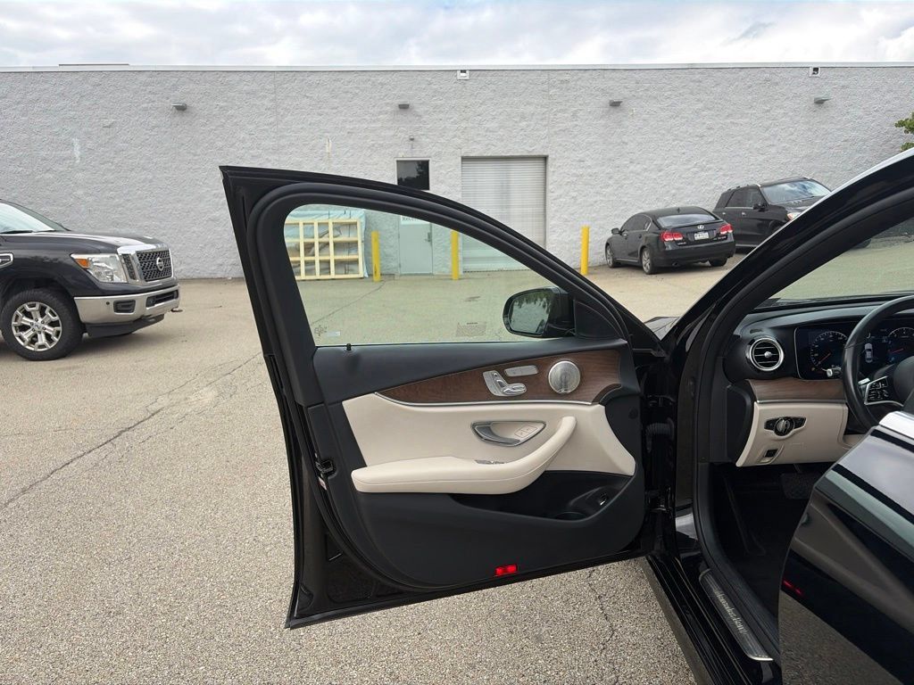 Used 2023 Mercedes-Benz E 350 4MATIC Sedan image 10