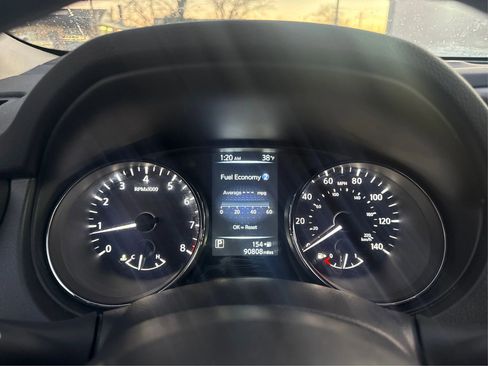 Used 2017 Nissan Rogue S image 19