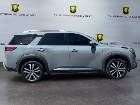 Used 2024 Nissan Pathfinder Platinum w/ Cargo Package FWD image 6