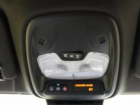 New 2025 GMC Canyon Elevation w/ Convenience Package image 30