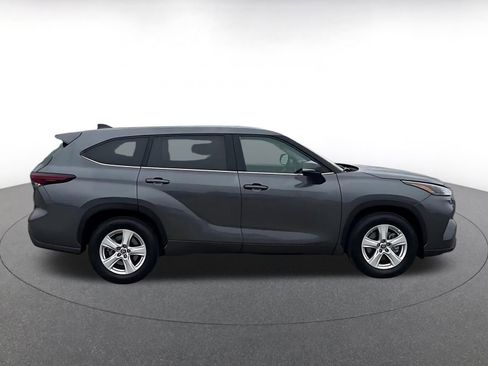 Used 2025 Toyota Highlander LE image 15