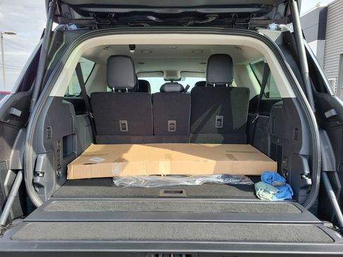 New 2026 Lincoln Navigator L Premier AWD/4WD image 10