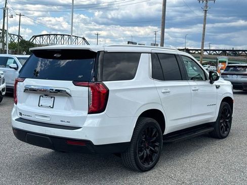 Used 2023 GMC Yukon SLE AWD/4WD image 4