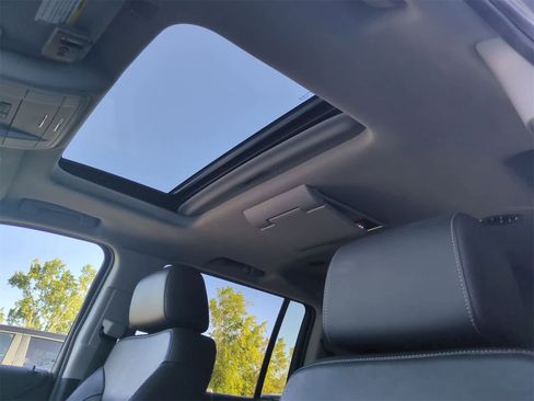 Used 2020 Chevrolet Suburban Premier image 19