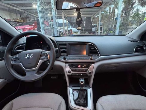 Used 2017 Hyundai Elantra SE FWD image 17