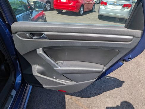 Used 2017 Volkswagen Passat 1.8T R-Line FWD image 36
