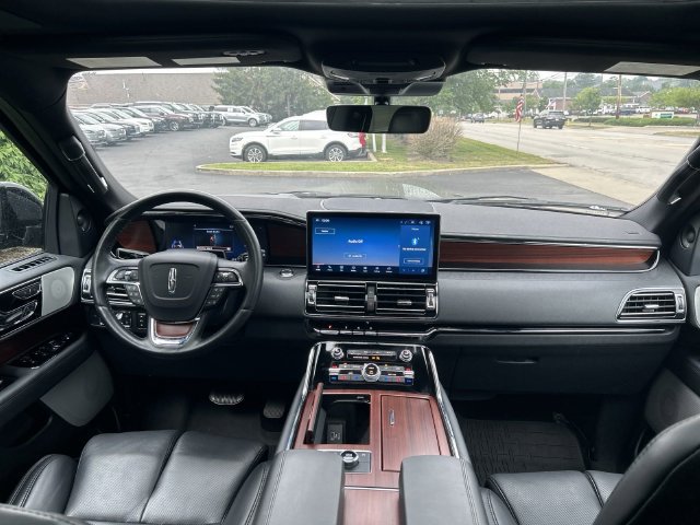 Used 2022 Lincoln Navigator Reserve AWD/4WD image 18