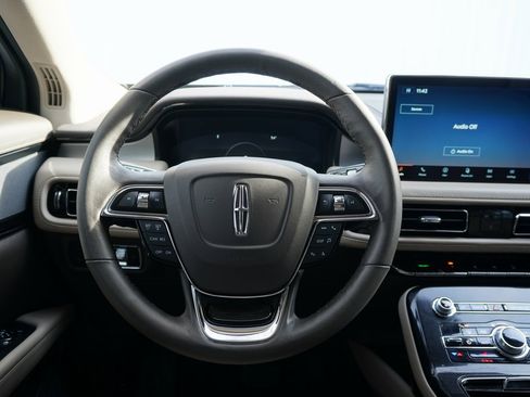 Used 2023 Lincoln Nautilus AWD w/ Premium Package image 15