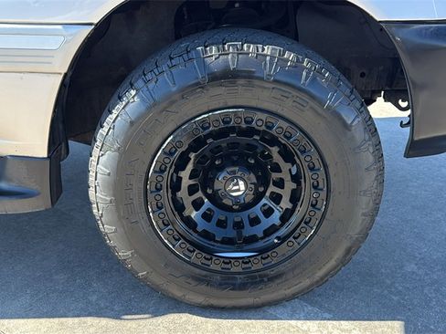 Used 1999 Toyota Land Cruiser image 33