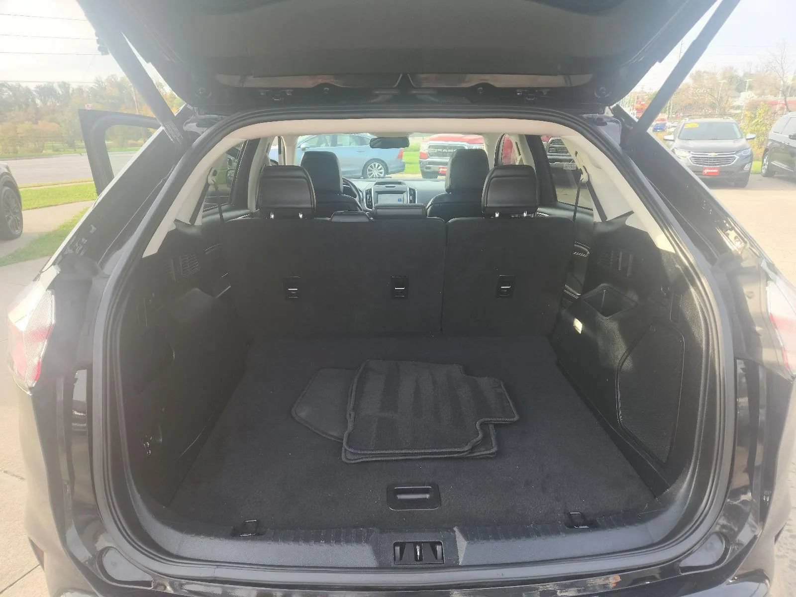 Used 2020 Ford Edge Titanium FWD image 9