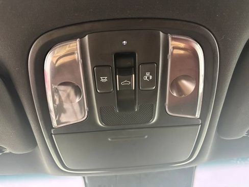 Used 2018 Kia Stinger GT1 AWD/4WD image 14
