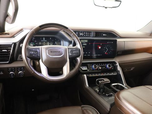 Used 2024 GMC Sierra 1500 Denali image 2