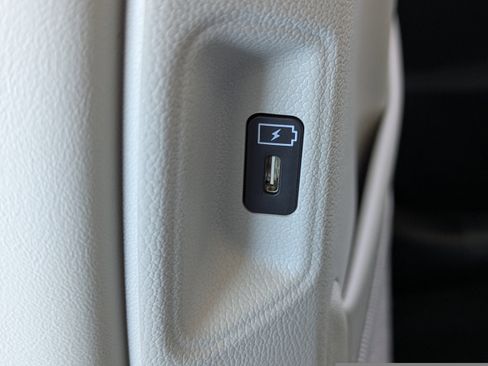 Certified 2025 Kia Sorento S image 19