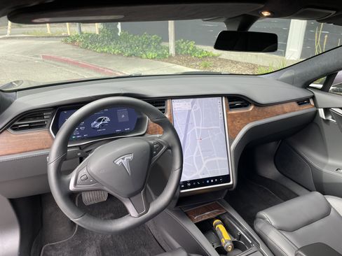 Used 2021 Tesla Model S Long Range Plus image 7