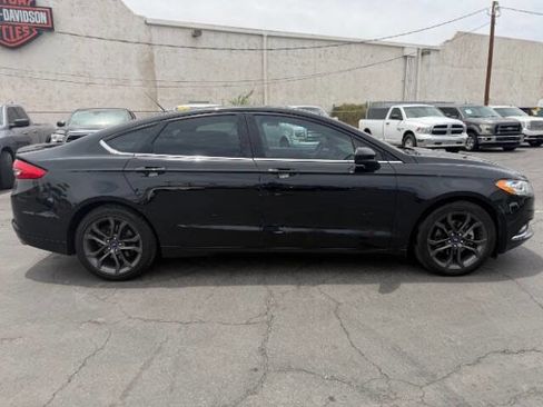 Used 2018 Ford Fusion SE w/ Equipment Group 201A FWD image 2