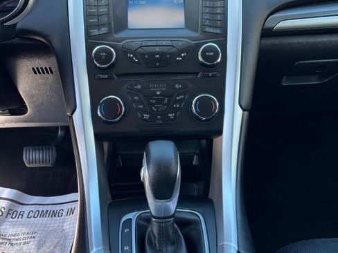 Used 2016 Ford Fusion SE FWD image 16