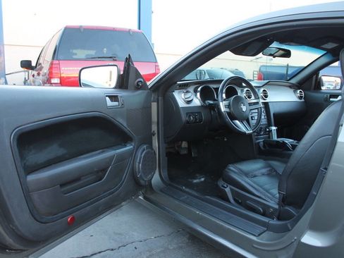 Used 2005 Ford Mustang GT Premium image 21