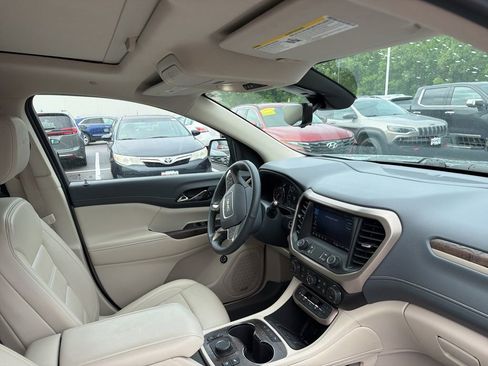 Used 2023 GMC Acadia Denali w/ Denali Technology Package FWD image 14