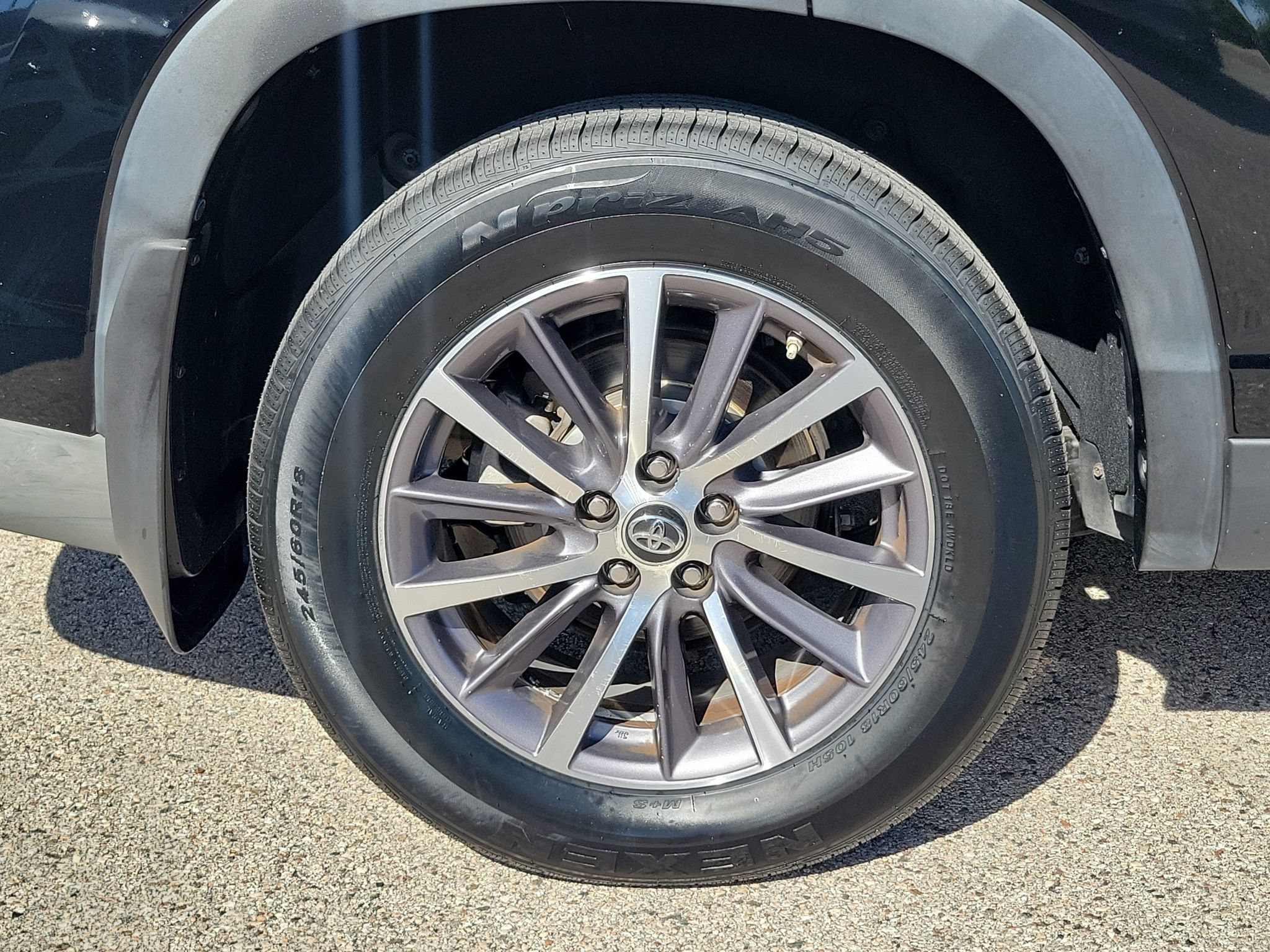 Used 2019 Toyota Highlander XLE AWD/4WD image 9