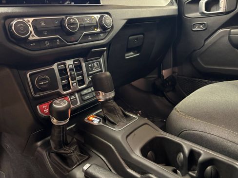 Used 2025 Jeep Wrangler Unlimited Sport AWD/4WD image 38