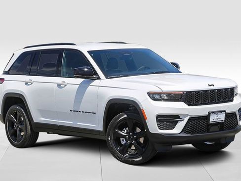 New 2025 Jeep Grand Cherokee Altitude image 2
