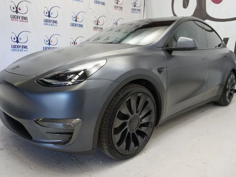 Used 2023 Tesla Model Y Performance image 25
