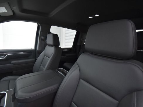 Used 2025 Chevrolet Silverado 2500 LTZ w/ LTZ Convenience Package image 12