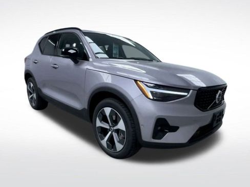 New 2026 Volvo XC40 B5 Plus w/ Protection Package Premier image 17