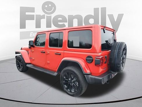 Used 2025 Jeep Wrangler Unlimited Sahara AWD/4WD image 3