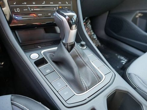 New 2025 Volkswagen Jetta SE FWD image 11