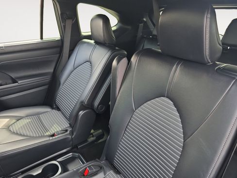 Certified 2024 Toyota Highlander XSE image 13