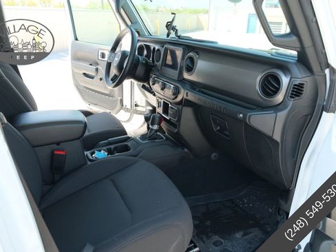 Used 2023 Jeep Wrangler Sport AWD/4WD image 15