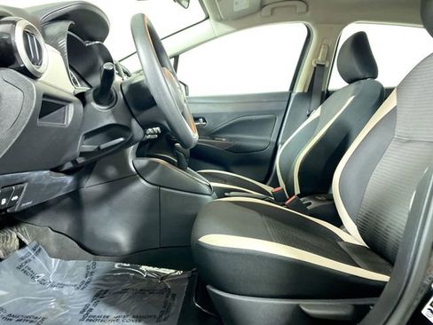 Used 2022 Nissan Versa SV image 4