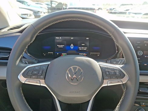 Used 2022 Volkswagen Taos SE w/ Panoramic Sunroof Package AWD/4WD image 19