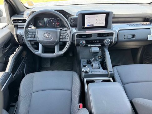 Used 2025 Toyota Tacoma SR5 AWD/4WD image 5