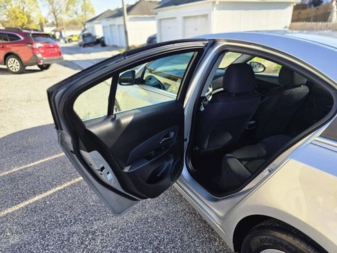 Used 2016 Chevrolet Cruze LT w/ Technology Package image 19