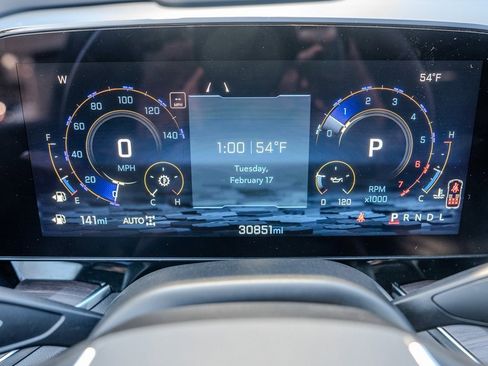 Used 2025 Chevrolet Suburban Z71 image 9