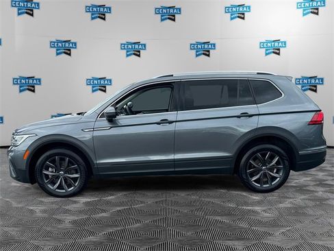 Used 2022 Volkswagen Tiguan SE image 2