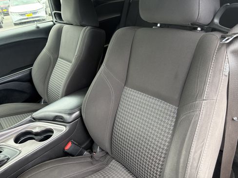 Used 2020 Dodge Challenger SXT RWD image 18