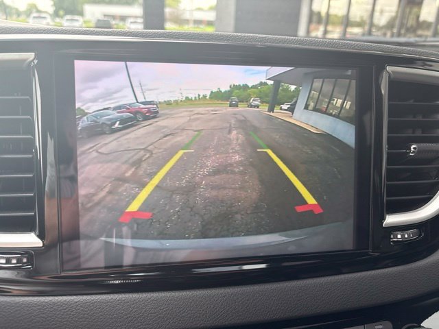 Used 2025 Chrysler Pacifica Select FWD image 13